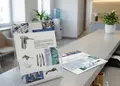 Πολύπτυχο διαφημιστικό έντυπο με ιατρικό θέμα και ζωντανά χρώματα