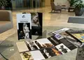 Πολύπτυχο διαφημιστικό έντυπο με κομψό σχέδιο για προώθηση προϊόντων.