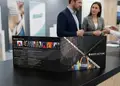 Πολύπτυχο έντυπο Body Action Performance σε επαγγελματικό περιβάλλον
