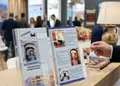 Διαφημιστική μπροσούρα πολύπτυχο με ζωντανά χρώματα για προώθηση προϊόντων.