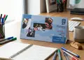 Επιτραπέζιο τριγωνικό ημερολόγιο με εκτύπωση σε γραφείο