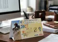 Τριγωνικό ημερολόγιο γραφείου με εκτύπωση, κατάλληλο για γραφεία