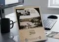 Επιτραπέζιο ημερολόγιο 2027 σε διάφανη πλαστική θήκη