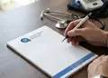 Συνταγολόγιο εκτυπώσεων με επαγγελματικό σχέδιο σε μπλε και λευκό, ευανάγνωστο layout και χώρο για λογότυπο ιατρείου.
