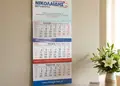 Ημερολόγιο τοίχου τριών μηνών με ελληνικές αργίες, διάσταση 670x330