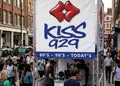 Banner RR75703 με ζωντανά χρώματα και κομψή διάταξη, κατάλληλο για διαφημίσεις και εκδηλώσεις, εκτυπωμένο σε μουσαμά.