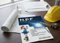 Flyer εκτύπωσης με ζωντανές αποχρώσεις, καθαρό layout και μοντέρνες γραμματοσειρές, ιδανικό για προώθηση προϊόντων.