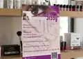 Flyer με ζωντανά χρώματα και κομψή τυπογραφία, ιδανικό για προώθηση υπηρεσιών και εκδηλώσεων.