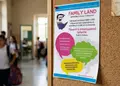 Flyer εκτυπώσεων με φωτεινά χρώματα και ελκυστική διάταξη, ιδανικός για προώθηση προϊόντων και υπηρεσιών.