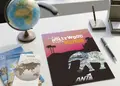 Flyer προώθησης με φωτεινό κίτρινο και βαθύ μπλε χρώματα, οργανωμένη διάταξη και μοντέρνα γραμματοσειρά.