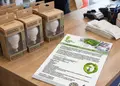 Flyer για εκπτώσεις με ζωντανά χρώματα και καθαρή διάταξη, ιδανικό για προώθηση προϊόντων και υπηρεσιών.