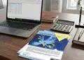 Flyer προώθησης με ζωηρά χρώματα και προσεγμένη διάταξη, ιδανικό για εκπτώσεις και εταιρικές ενημερώσεις.
