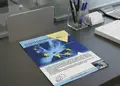 Flyer προώθησης με ζωηρά χρώματα και προσεγμένη διάταξη, ιδανικό για εκπτώσεις και εταιρικές ενημερώσεις.