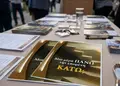 Flyer προώθησης με ζωντανά χρώματα και καθαρή γραμματοσειρά, ιδανικός για εκδηλώσεις και προσφορές.