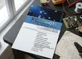 Flyer προώθησης με φωτεινές αποχρώσεις, οργανωμένη διάταξη και κομψές γραμματοσειρές για εντυπωσιακή ενημέρωση.