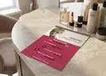 Flyer για προώθηση προϊόντων με ζωντανά χρώματα και οργανωμένη διάταξη, ιδανικό για προσφορές.