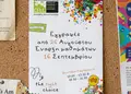 Flyer με φωτεινό κίτρινο και κομψό μπλε χρώματα, προσεγμένο σχέδιο, κατάλληλο για προώθηση εκπτώσεων και υπηρεσιών.