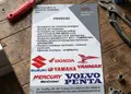 Flyer με ζωντανά χρώματα και οργανωμένη διάταξη, ιδανικό για προώθηση προϊόντων και εκδηλώσεων.
