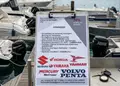 Flyer με ζωντανά χρώματα και οργανωμένη διάταξη, ιδανικό για προώθηση προϊόντων και εκδηλώσεων.