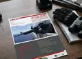 Flyer εκτυπώσεων με έντονα χρώματα και μοντέρνα γραμματοσειρά, σχεδιασμένος για προώθηση υπηρεσιών και προϊόντων.