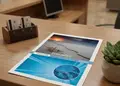Flyer με ζωντανά χρώματα και ελκυστικό κεντρικό γραφικό, ιδανικό για προωθήσεις και προσφορές.