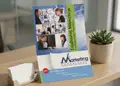 Flyer εκτύπωσης για προώθηση προϊόντων με ζωντανά χρώματα και ευανάγνωστες γραμματοσειρές.