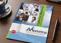 Flyer εκτύπωσης για προώθηση προϊόντων με ζωντανά χρώματα και ευανάγνωστες γραμματοσειρές.