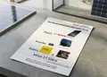 Προσαρμοσμένο flyer επιχείρησης με ζωντανά μπλε και κόκκινα χρώματα, ελκυστική διάταξη και προσεγμένα γραφικά.