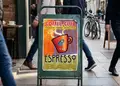 Flyer εκτυπώσεων με ζωντανά χρώματα, μοντέρνες γραμματοσειρές και προσεγμένα γραφικά για προσφορές και εκδηλώσεις.