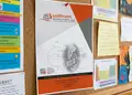 Flyer προώθησης με ζωντανά χρώματα και ευανάγνωστο κείμενο, ιδανικό για εκπτώσεις και εκδηλώσεις.