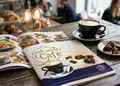 Κατάλογος cafe με ζωντανά χρώματα και εικόνες πιάτων, κομψός σχεδιασμός, κωδικός RR76027, κατάλληλος για εστιατόρια.
