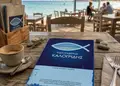 Κατάλογος café με ζωντανά χρώματα και επαγγελματική πλαστικοποίηση, ιδανικός για παρουσίαση πιάτων και ροφημάτων.