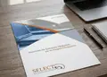 Επαγγελματική μπροσούρα με ζωντανά γραφικά σε πραγματικό περιβάλλον