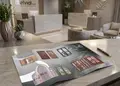 Διαφημιστική μπροσούρα με ζωντανά χρώματα και εικόνες προϊόντων αλουμινίου
