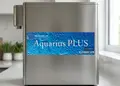 Αυτοκόλλητο RR76438 με έντονα κόκκινα και φωτεινά πράσινα χρώματα, ιδανικό για εσωτερική και εξωτερική χρήση.