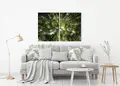 Πίνακας σε καμβά για χώρο που μπορεί να προορίζεται ως καθιστικό, με θέμα δάσος, σε ρεαλιστικό στυλ και μοντέρνα διακόσμηση.
