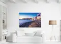 Πίνακας σε καμβά για χώρο που μπορεί να προορίζεται ως σαλόνι, με τοπίο στην Ελλάδα, σε ρεαλιστικό και μοντέρνο στυλ διακόσμησης.
