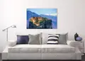 Πίνακας σε καμβά για χώρο που μπορεί να προορίζεται για σαλόνι, με τοπίο από την Ελλάδα, σε ρεαλιστικό και μοντέρνο στυλ διακόσμησης.