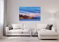 Πίνακας σε καμβά για χώρο που μπορεί να προορίζεται για το σαλόνι, με τοπίο από την Ελλάδα, σε ρεαλιστικό και μοντέρνο στυλ διακόσμησης.