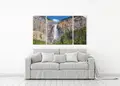 Πίνακας σε καμβά για χώρο που μπορεί να προορίζεται για καθιστικό, με τοπίο waterfall σε ρεαλιστικό και μοντέρνο στυλ διακόσμησης.