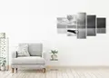 Πίνακας σε καμβά για μοντέρνο χώρο, με ασπρόμαυρη εικόνα, αφηρημένο στυλ και minimal διακόσμηση.