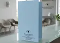 Δίπτυχη μπροσούρα με σύγχρονο σχέδιο για προώθηση προϊόντων