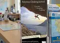 Δίπτυχο έντυπο αναρρίχησης με ζωντανά χρώματα και επαγγελματική διάταξη