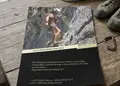 Δίπτυχο διαφημιστικό με έντονα χρώματα και μοντέρνα γραφικά για αναρρίχηση.