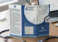 Δίπτυχη μπροσούρα με κομψό σχέδιο, σε ιατρικό περιβάλλον