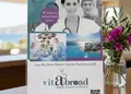 Δημιουργικός flyer με ζωντανά χρώματα και μοντέρνα διάταξη για επαγγελματική προώθηση προϊόντων και υπηρεσιών.