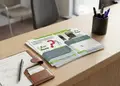 Φωτεινό flyer με ζωντανά χρώματα και οργανωμένο layout, ιδανικό για προώθηση προϊόντων και υπηρεσιών.