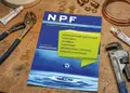 Flyer για προώθηση με φωτεινά κίτρινα και κόκκινα χρώματα, καθαρή διάταξη και ευανάγνωστες γραμματοσειρές.