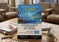 Δημιουργικό flyer για προώθηση με φωτεινό κίτρινο και σκούρο μπλε χρώματα, καθαρή διάταξη και σύγχρονες γραμματοσειρές.