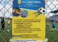 Δημιουργικό flyer για προώθηση με πορτοκαλί και πράσινα χρώματα, δυναμικά γραφικά και αναγνώσιμα κείμενα.